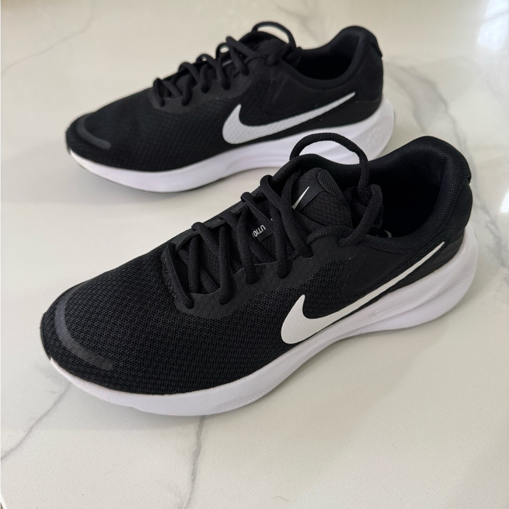 Women’s Nike Revolution 7 Running Shoe 7.5 - Picture 2 of 5